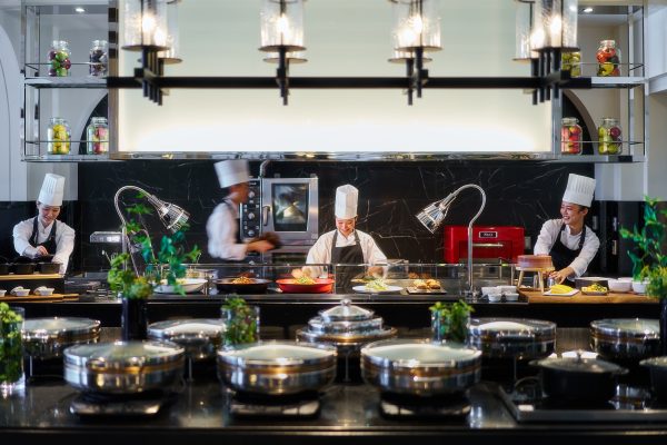 ランチビュッフェをAllday Dining Paradeにて毎日開催中！